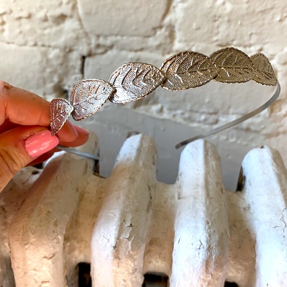 Leaf Asymmetrical Headband - Picture 7 of 9